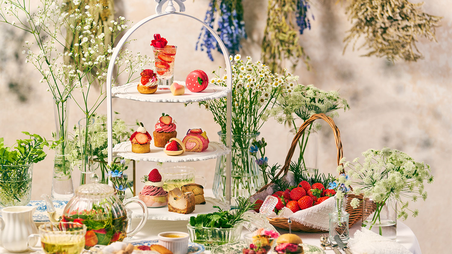 『Strawberry & Botanical Afternoon Tea ～いちごとハーブが香る、みずみずしい春～』